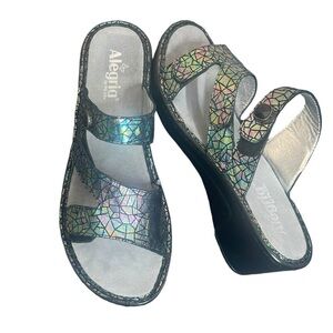 Alegria Camile Tectonic
Iridescent Comfort Slip Resistant
Sandal size 42(11.5)